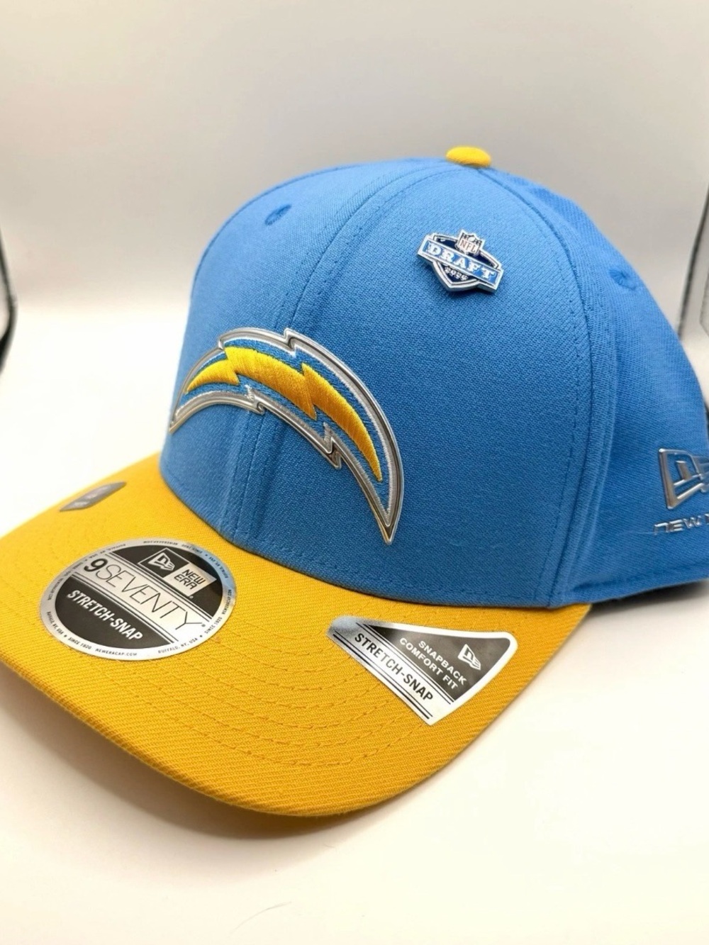 Los Angeles Chargers 2026 New Era Draft SnapBack Hat With Pin - Adult